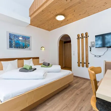 Oda ve Kahvaltı Garni Siegele - Inklusive Silvretta-card Premium 3*