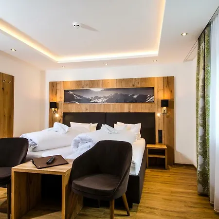 Garni Siegele - Inklusive Silvretta-card Premium Couette-café *